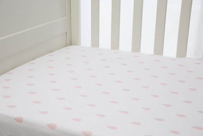 L'il Fraser 1 piece fitted cot sheet - Vintage pink raindrops