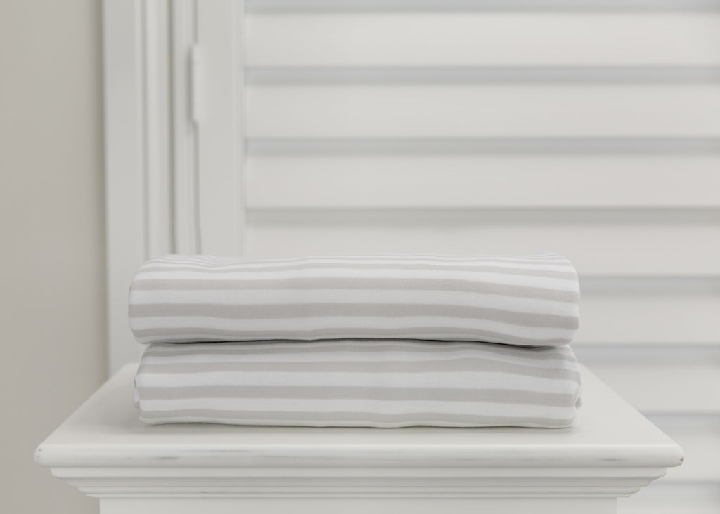 L'il Fraser 1 piece fitted cot sheet - Grey & White stripes