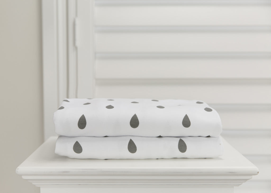 L'il Fraser 1 piece fitted cot sheet - Grey raindrops