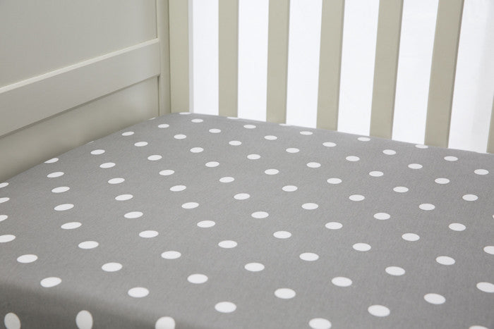 L'il Fraser 1 piece fitted cot sheet - Grey with White polkadots